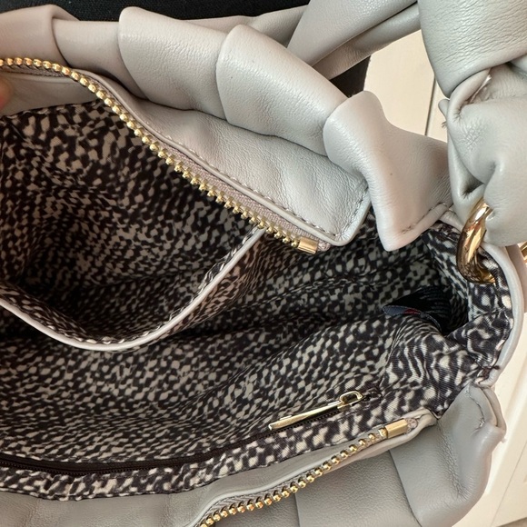 PUFFER PURSE ~ Women’s light gray crossbody w/removable straps for handbag - Picture 5 of 9